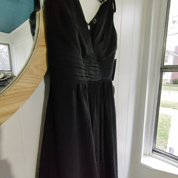 Lulu's Maxi Dress Sz S With an Empire Waist, Plunging Neckline, Sheer Fabric NWT - Picture 1 of 5
